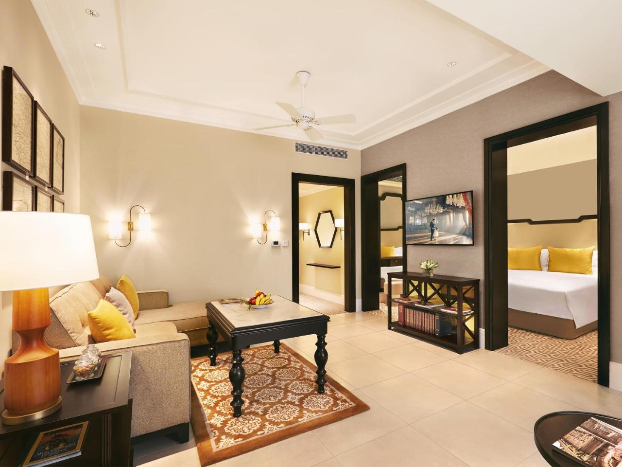 Отель Taj Connemara, Ченнаи Экстерьер фото A suite at The Oberoi, Mumbai