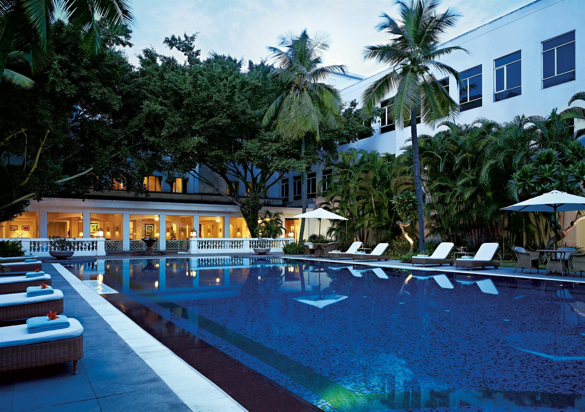 Отель Taj Connemara, Ченнаи Экстерьер фото The E&O 87 Pool