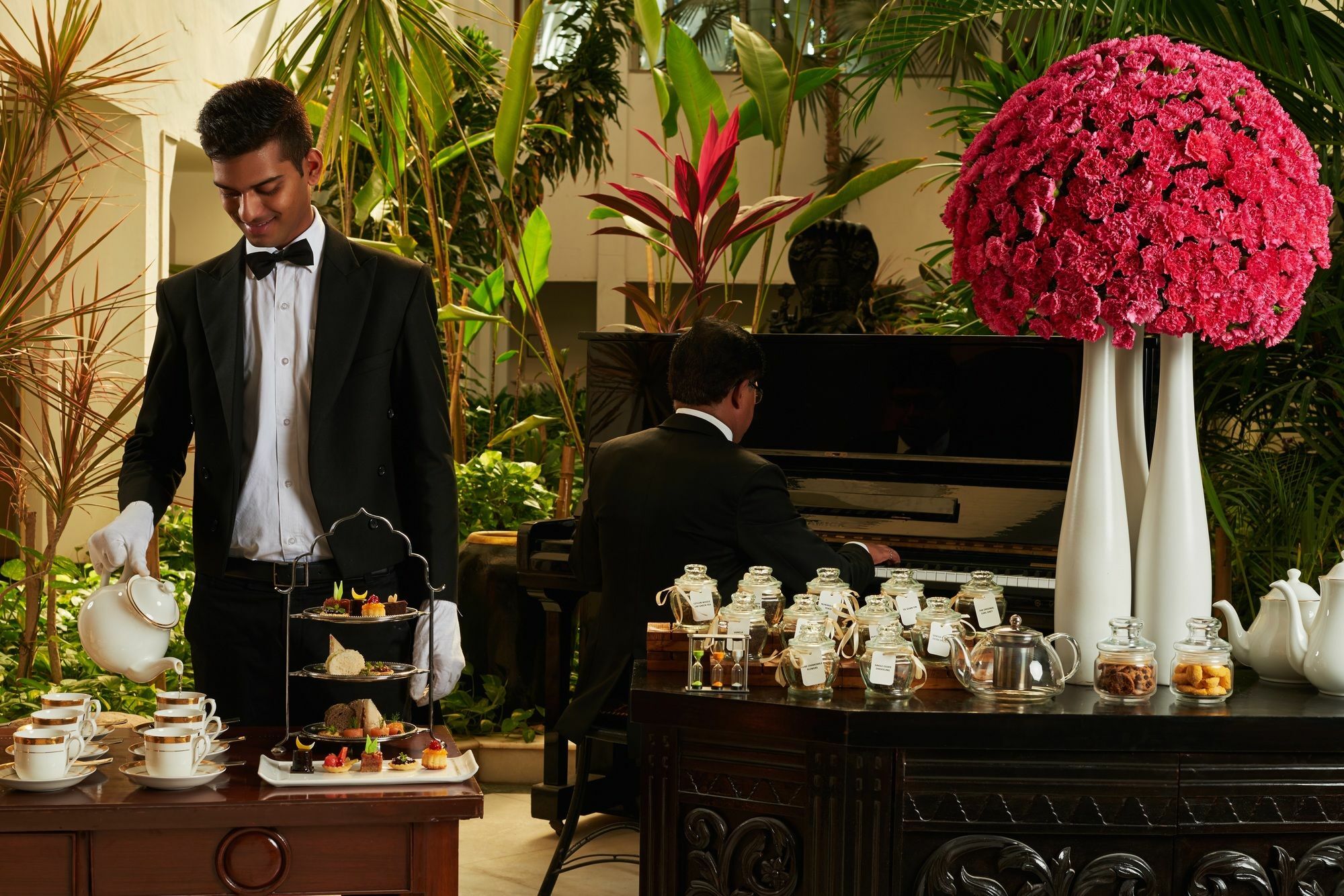 Отель Taj Connemara, Ченнаи Экстерьер фото High tea at the Taj Mahal Palace, Mumbai
